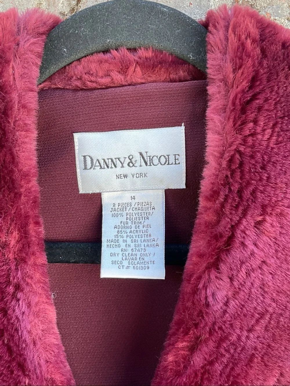 Take 50% OFF- Danny & Nicole Burgundy Blazer with Faux Fur Shawl Collar,Size-14 - Picture 5 of 10